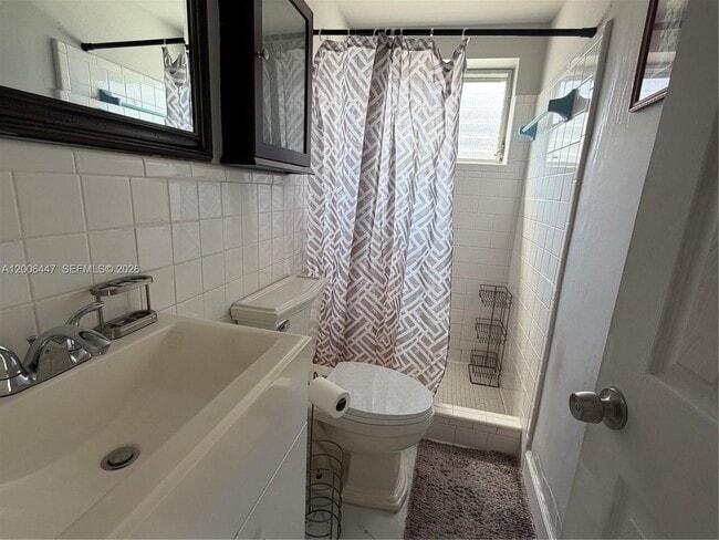 Building Photo - 1430 NE 170th St