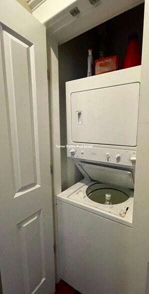 Building Photo - 15 Eldora St