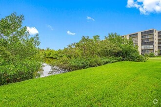 Building Photo - 900 Cove Cay Dr