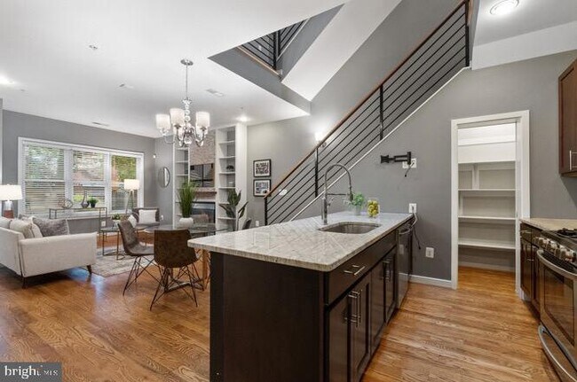 Primary Photo - 1423 1st St NW