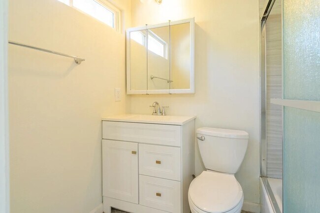 Building Photo - Newly Renovated!! 7 Bedroom property on Baja!