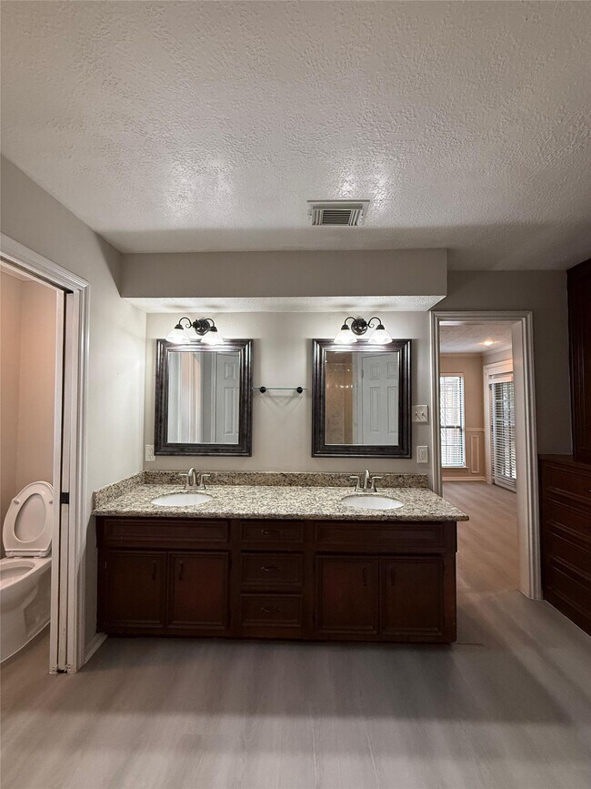 Building Photo - 1042 Cascade Creek Dr