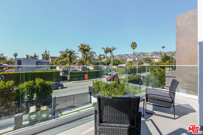 Building Photo - 912 N Crescent Heights Blvd