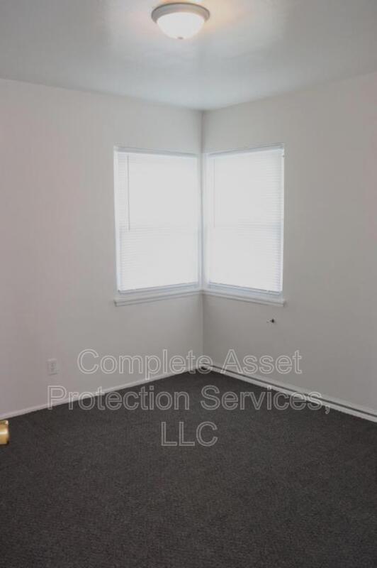 Building Photo - 6738 Leland Ave