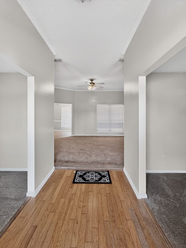 Building Photo - RATE DROP ALERT (was $2200/month) and MOVE-IN SPECIAL: 1st FULL MONTH'S RENT FREE*