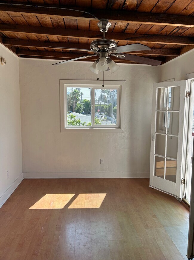 Building Photo - 1333 N Mansfield Ave