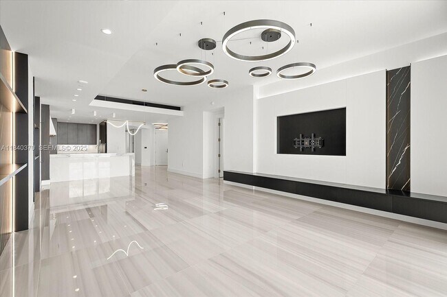 Building Photo - 17901 Collins Ave