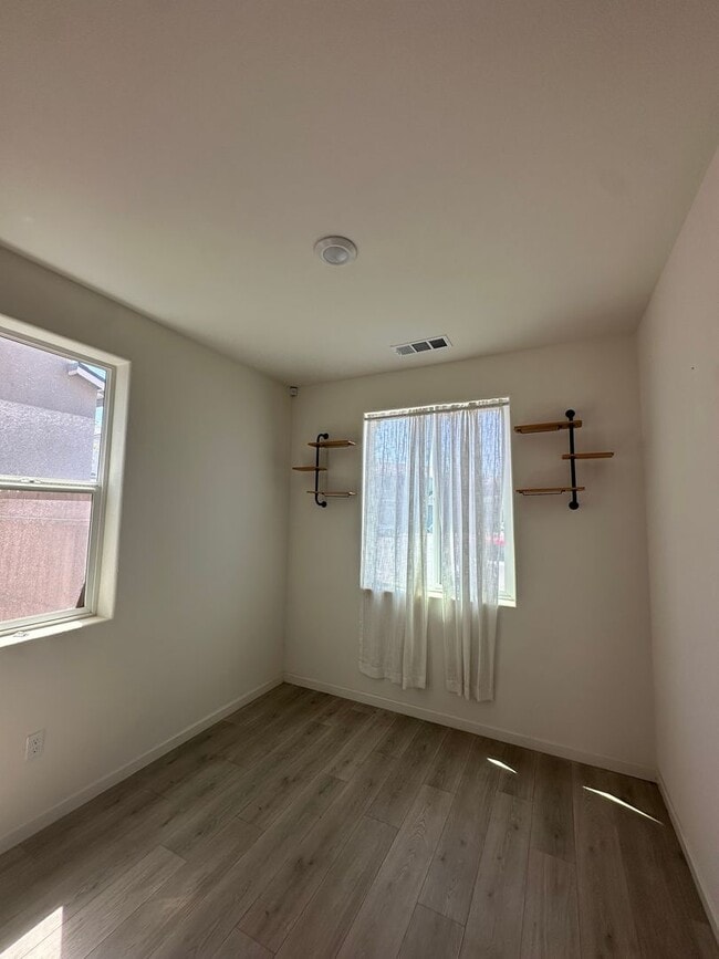 Building Photo - Beautiful newer home in a gated community