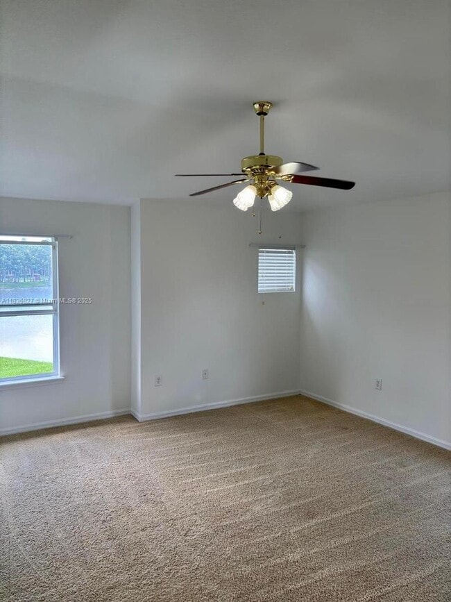 Building Photo - 2047 Estancia Cir