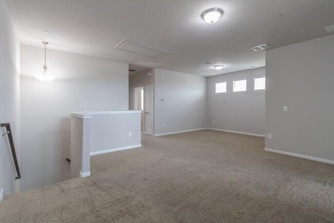 Building Photo - 2880 Donnell Dr