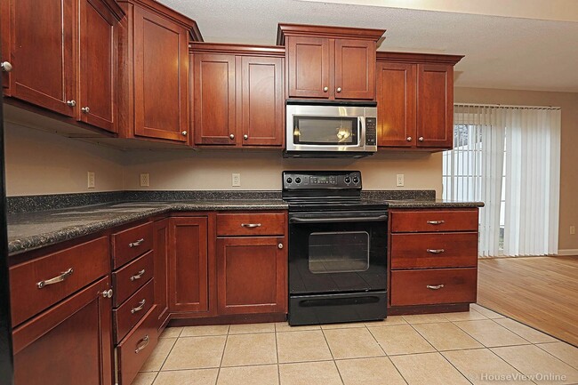 Building Photo - 2850/2852 Larkspur