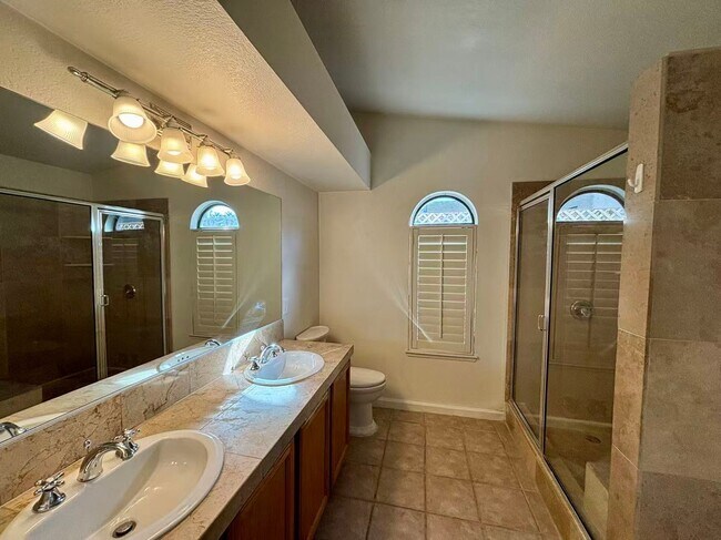 Building Photo - Beautiful one-story single-family home