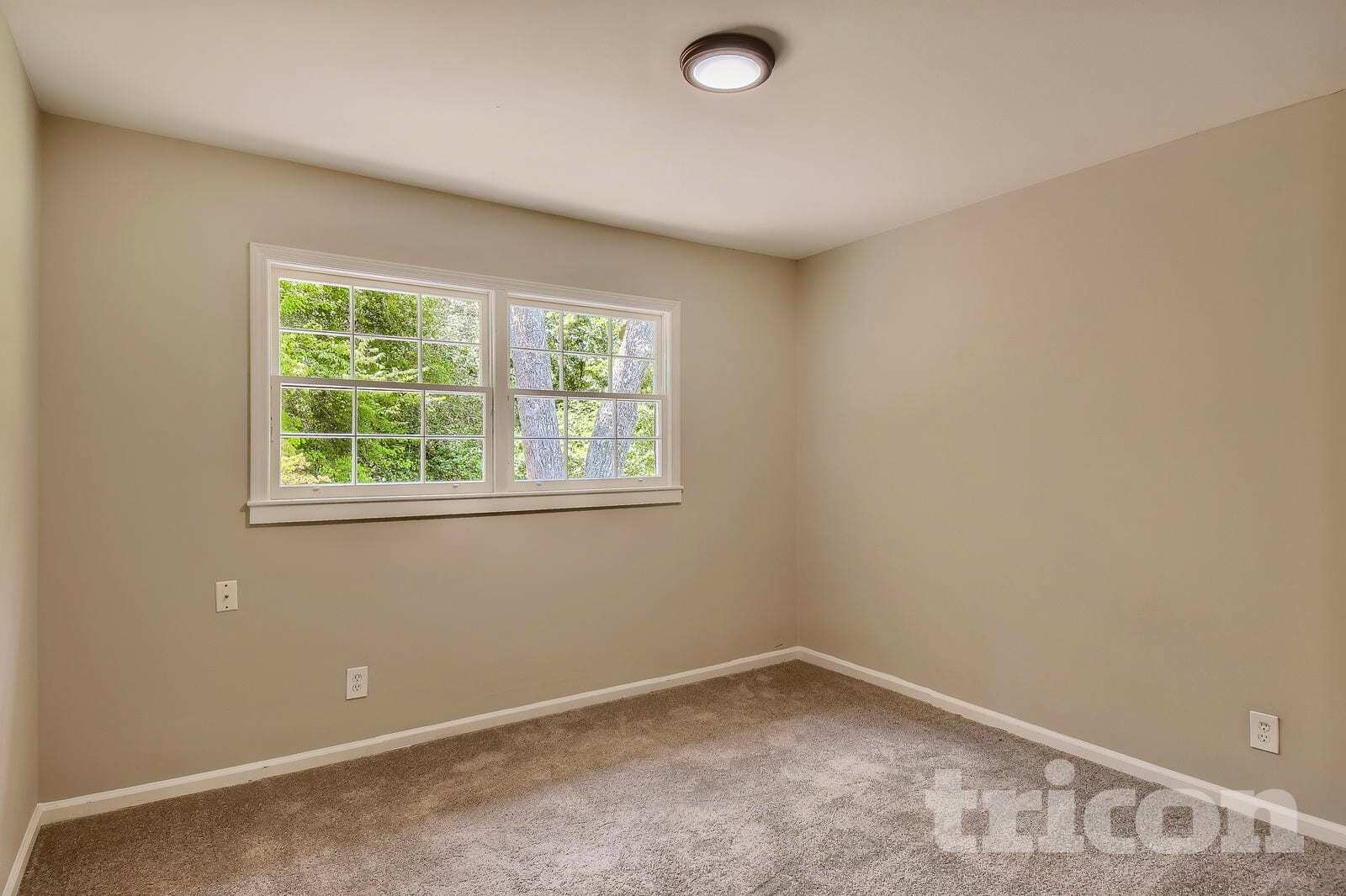 Building Photo - 535 Circle Dr