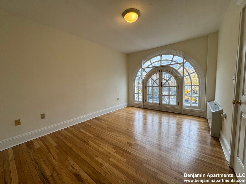 Building Photo - 20 Langdon St