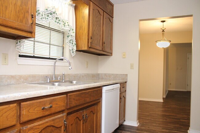 Building Photo - Spacious 4-Bedroom, 2-Bath Brick Home with Vaulted Ceilings, Fenced Yard, and Large Patio