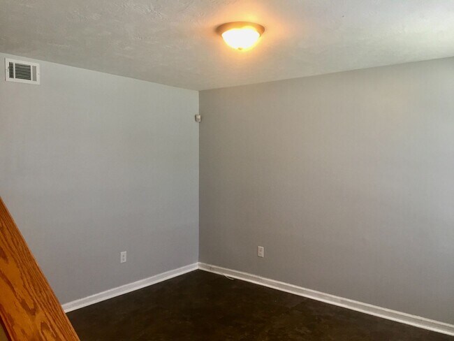Building Photo - Conveniently Located Duplex in Augusta