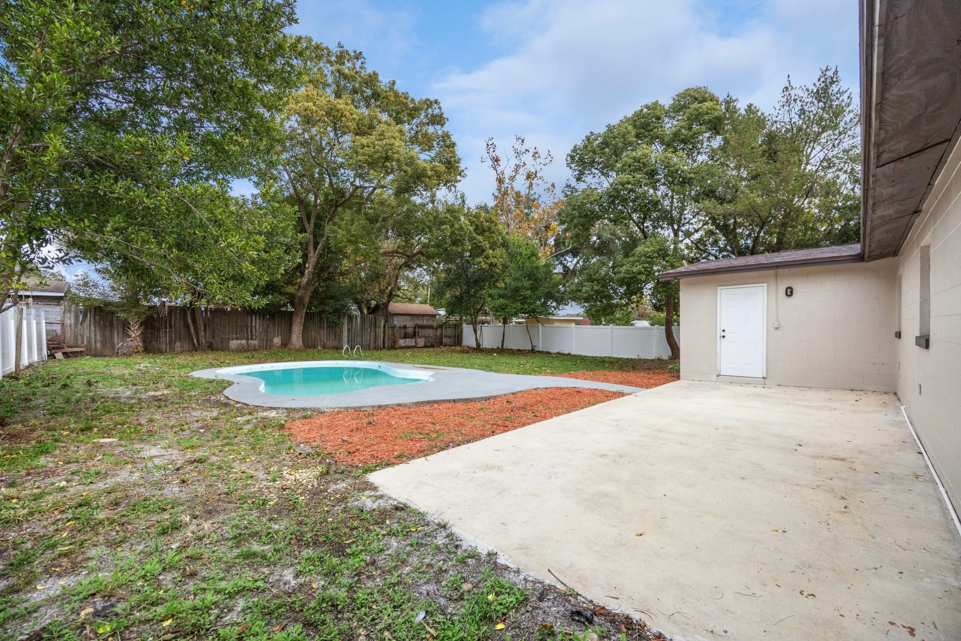 Building Photo - 3033 Sutton Dr