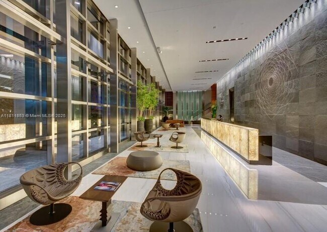 Building Photo - 1425 Brickell Ave