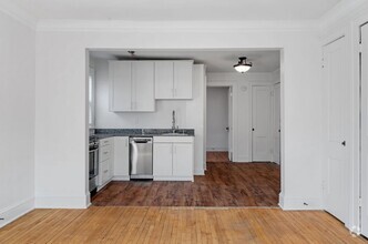 Building Photo - 1618 Charles