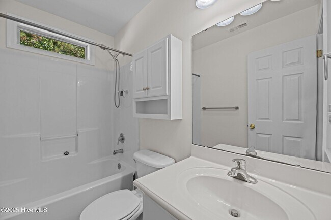 Building Photo - 123 Leonard Dr