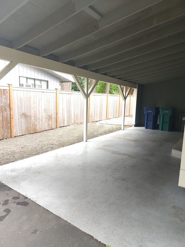 Building Photo - 3 Bed 1 bath Bothell rambler home $3099/mo
