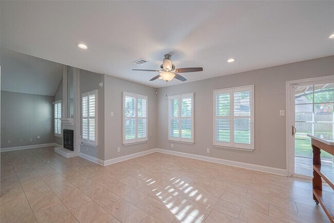 Building Photo - 15803 Locust Grove Dr