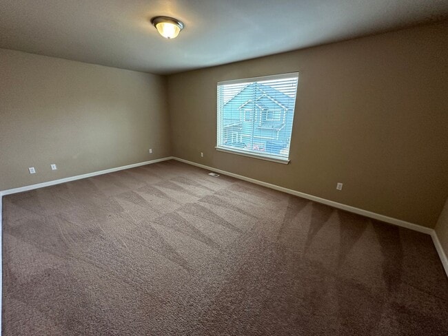 Building Photo - 1415 Grindstone Dr SE
