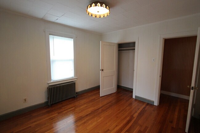 Building Photo - 23 Saxon St