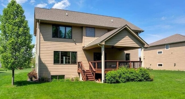 Building Photo - 8700 Wooded Point Dr