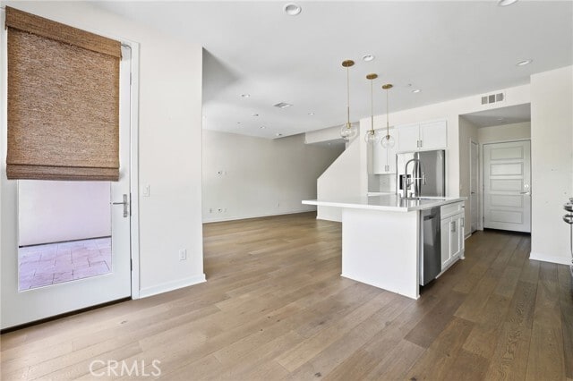 Building Photo - 216 Finch