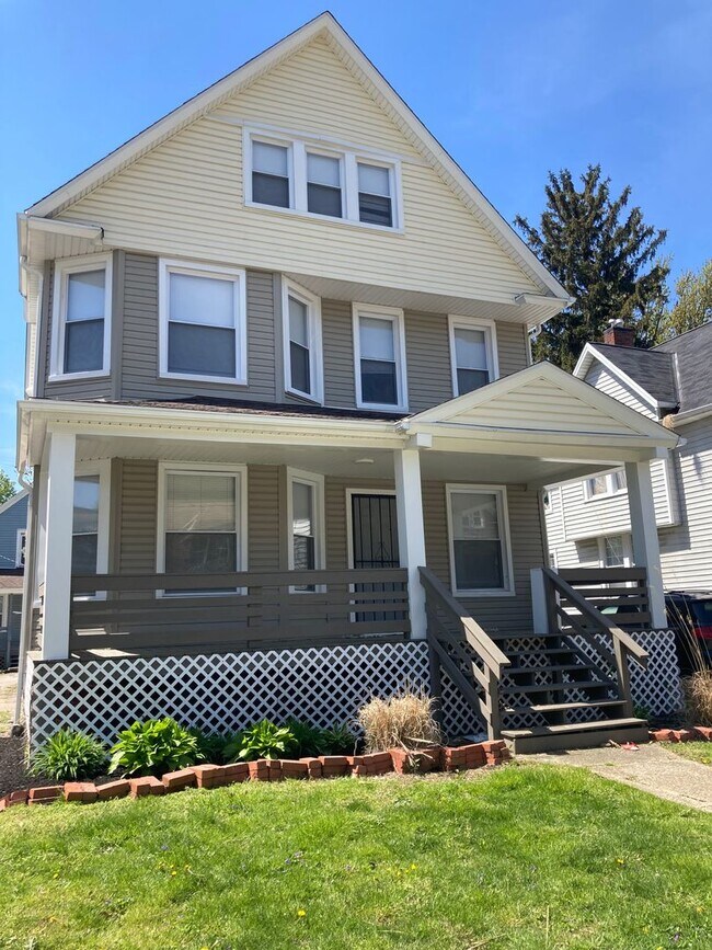 Building Photo - 1332 W 93rd St