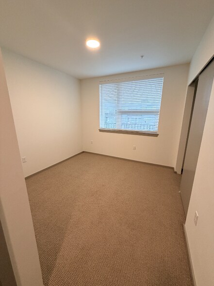 Building Photo - 2950 NE 11th St