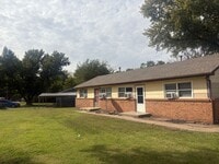 Building Photo - Myers400