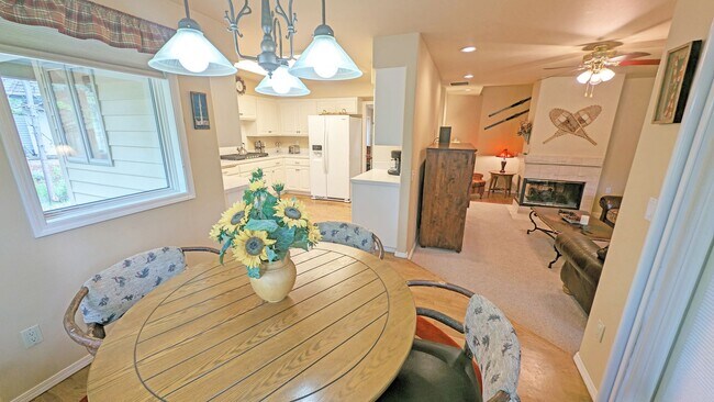 Building Photo - Furnished Sunriver 3 Bedroom Home Availabl...