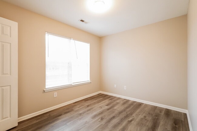 Building Photo - 9446 Dewey Dr