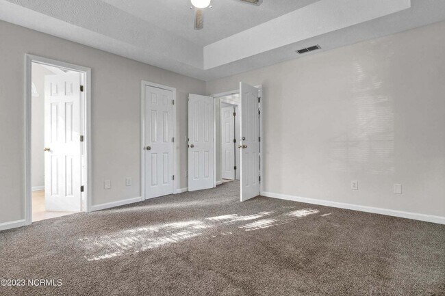 Building Photo - *** Promotion -- Sign lease by March 1 and receive $1000 off first months rent!!    3 Bedroom Hom...