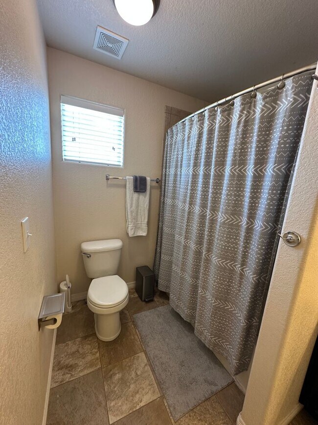 Building Photo - Spacious 5-Bedroom Smart Home Near Peterso...