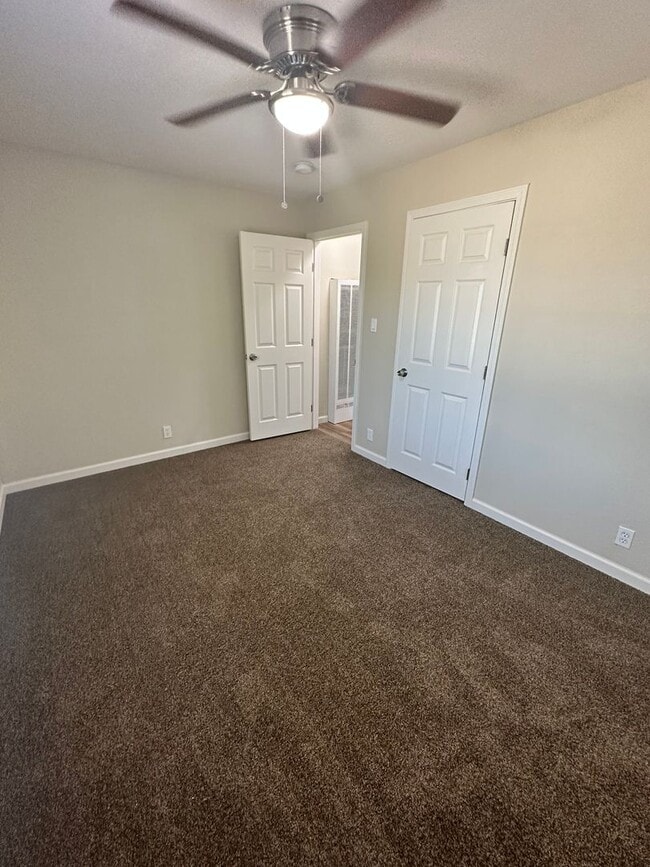 Building Photo - 2713 Karen Pl