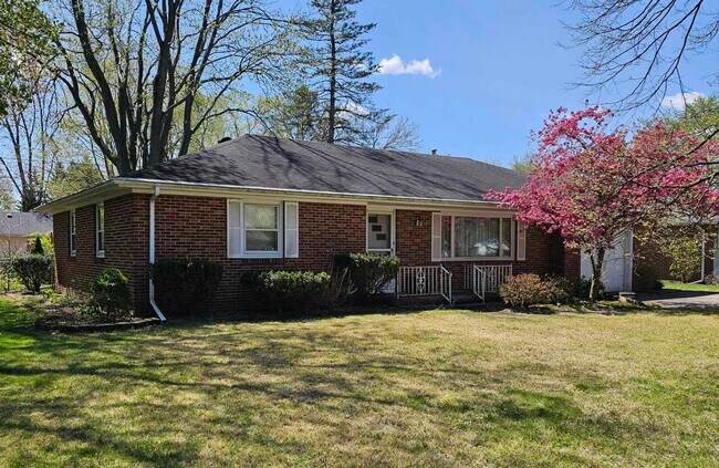 Building Photo - Two Bedroom One Bath Brick Ranch