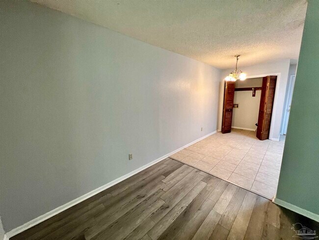 Building Photo - 2114 Hollyhill Rd