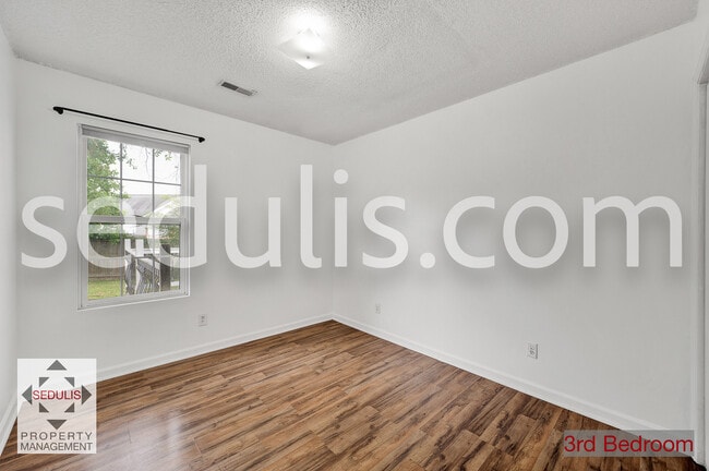 Building Photo - 6634 Bent Creek Dr