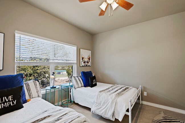Building Photo - 837 Cougar Dr