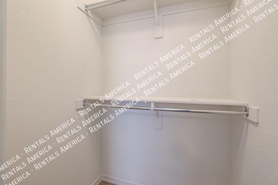 Building Photo - 5625 N 87th Dr