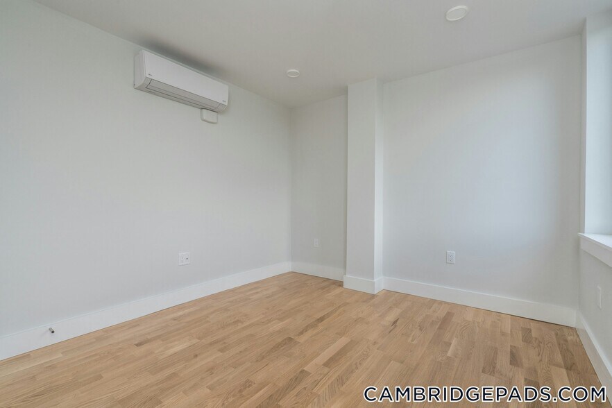 Building Photo - 334 Harvard St