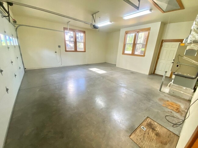 Building Photo - 2564 NW Shields Dr