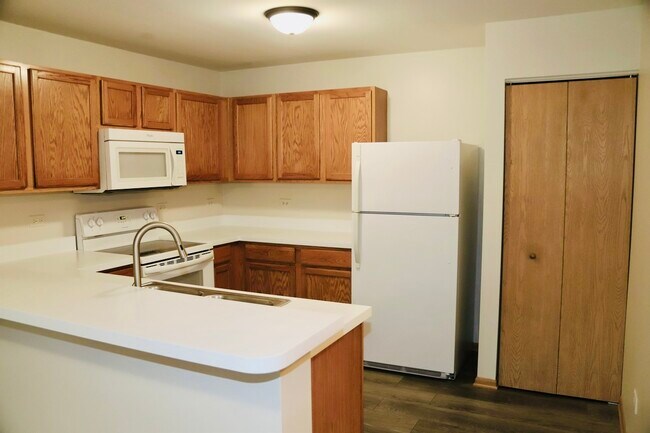 Building Photo - 1494 McClure Rd
