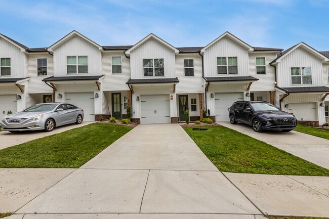 Building Photo - 7429 Thomas Ln