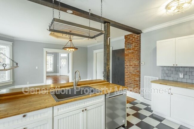 Building Photo - 1126 W Mississippi Ave