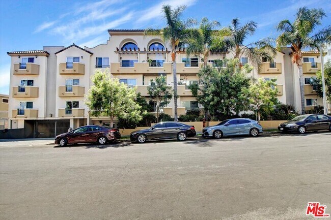 Building Photo - 1319 N Detroit St