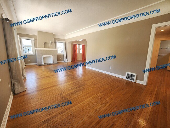 Building Photo - Come See this SAT! 06/27/26 - Live the Belmont Shore Lifestyle! Spanish 2 Bedroom / 1 Bath Home w...
